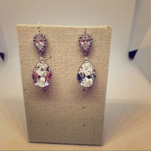 Teardrop rhinestone fashion pierced earrings